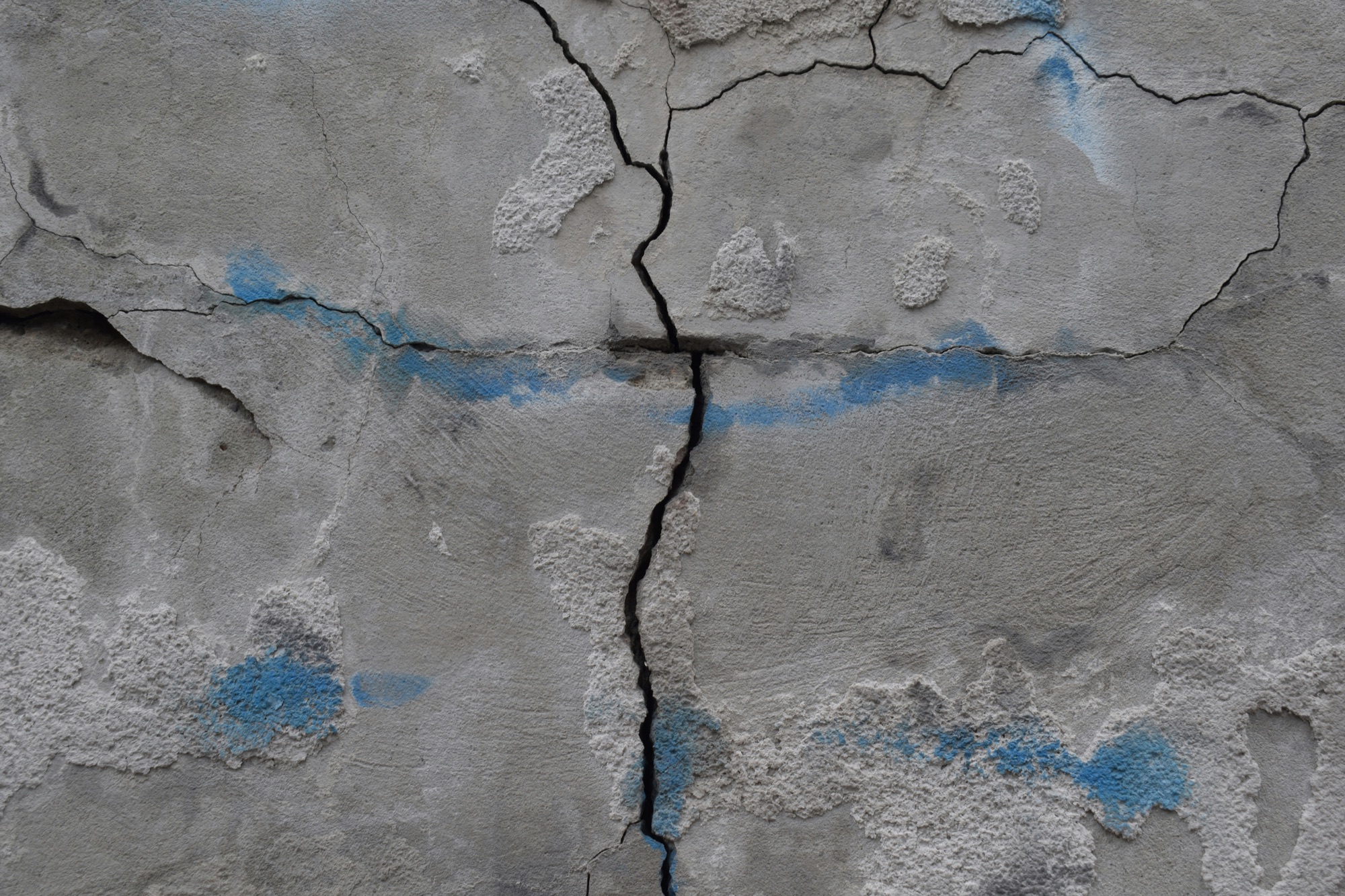 Foundation crack of the kind expansive clay causes